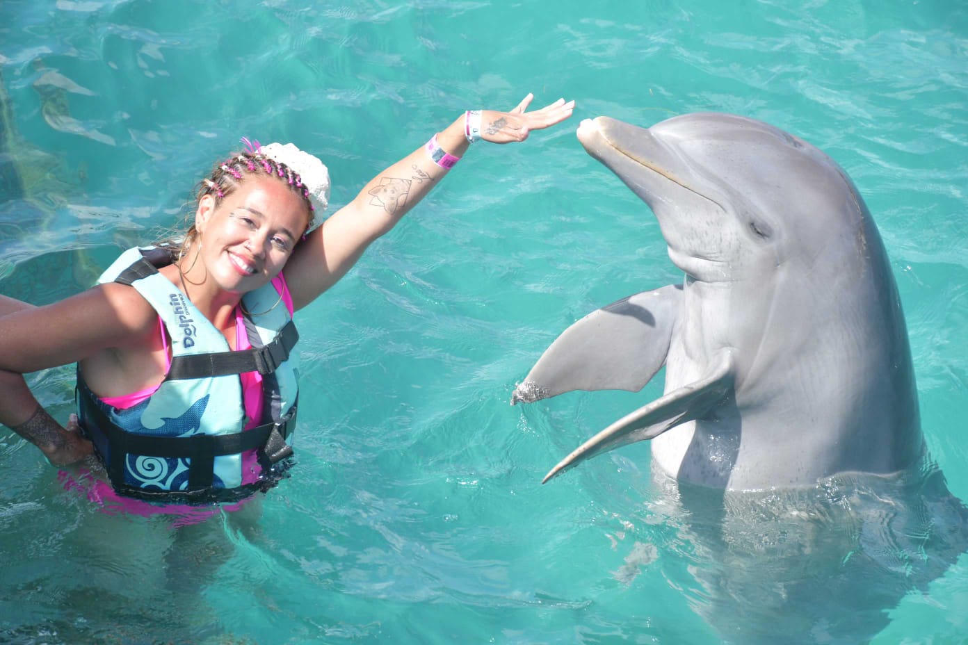 Muriel en excursión con delfines, México